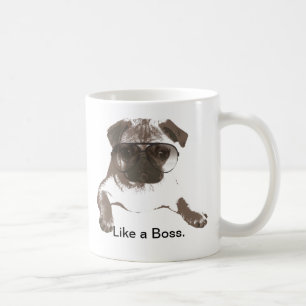De Café Como um Pug do chefe na caneca dos vidros