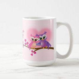De Café Corujas bonitas do casal em uma caneca do ramo