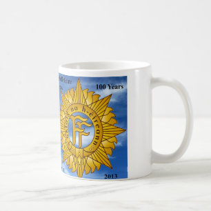 De Café Crachá do Exército Irlandês para caneca clássi