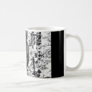 De Café Desenho preto e branco do galo na caneca
