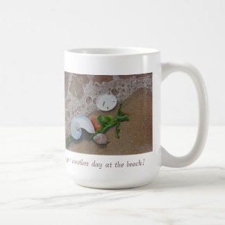 De Café Dia na caneca da praia