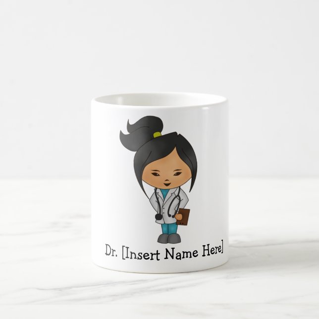 De Café Doutor fêmea bonito asiático personalizado Caneca (Centro)