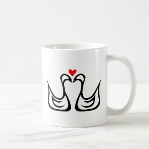 De Café Duas cisnes e uma caneca do coração