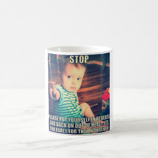 De Café É caneca engraçada demasiado adiantada
