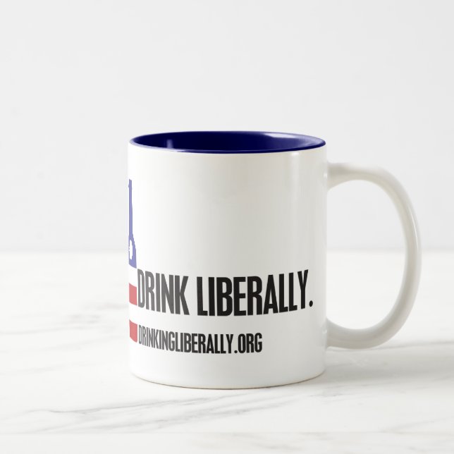 De Café Em Dois Tons A bebida Dois-Tonificou liberalmente a caneca (Direita)
