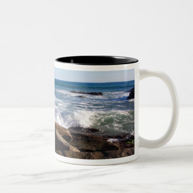De Café Em Dois Tons A rocha vermelha acena a caneca (Direita)