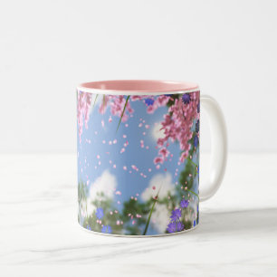 De Café Em Dois Tons Abril rega a caneca