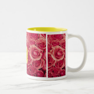 De Café Em Dois Tons Aumentou a caneca do design