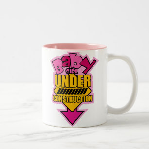 De Café Em Dois Tons Bebé sob a caneca da construção