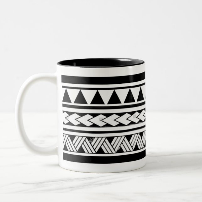 De Café Em Dois Tons Caneca Clássica com Padrão Tribal Geométrico Preto (Esquerda)