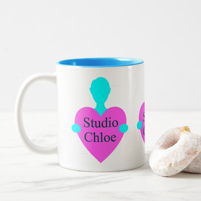 De Café Em Dois Tons Caneca com logo triplo da Studio Chloe (Com Donut)