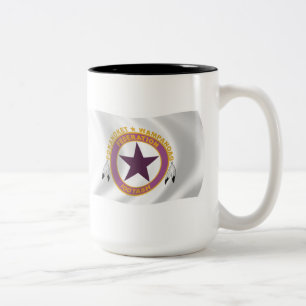 De Café Em Dois Tons Caneca da Bandeira da Tribo Wampanoag