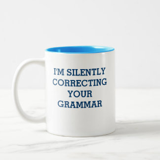 De Café Em Dois Tons Caneca da correção da gramática