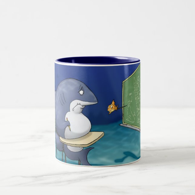De Café Em Dois Tons Caneca da escola do tubarão (Centro)