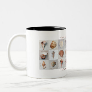De Café Em Dois Tons Caneca demais dos escudos