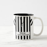 De Café Em Dois Tons Caneca do árbitro<br><div class="desc">Grande presente para qualquer um que arbitra todo o esporte. Futebol, basquetebol, futebol e mais. O título e o nome podem ser personalizados com seu nome, apenas adicionam seu nome nas caixas.</div>