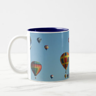 De Café Em Dois Tons Caneca do Dois-Tom da festa do balão