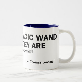 De Café Em Dois Tons caneca do Dois-tom - 'pessoas que esperam um