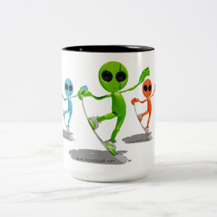 De Café Em Dois Tons Caneca dos aliens da snowboarding