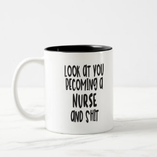 De Café Em Dois Tons Caneca engraçada da graduação da enfermeira