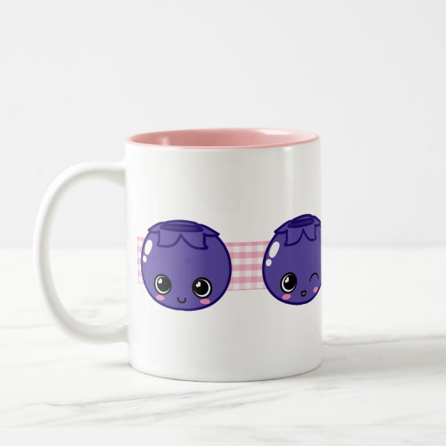 De Café Em Dois Tons Caneca feliz do mirtilo (Esquerda)
