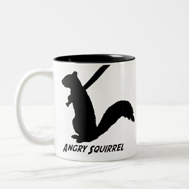 De Café Em Dois Tons Caneca irritada do esquilo (preto) (Esquerda)
