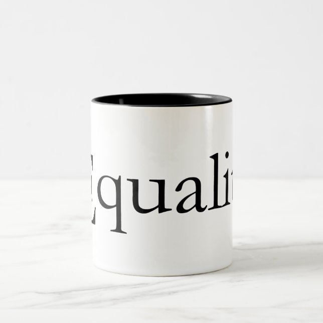De Café Em Dois Tons Caneca para a igualdade (Centro)