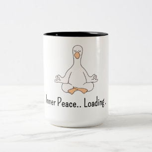 De Café Em Dois Tons Caneca "Paz Interior Carregando" do Pato Fofo – En