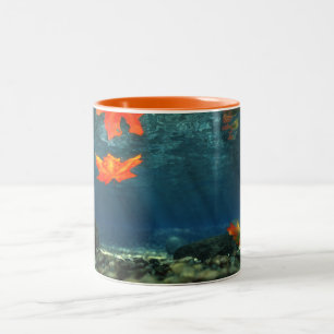 De Café Em Dois Tons Chama na caneca d'água