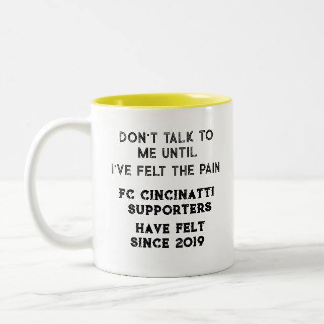De Café Em Dois Tons Cincinnati posta caneca no Twitter (Esquerda)