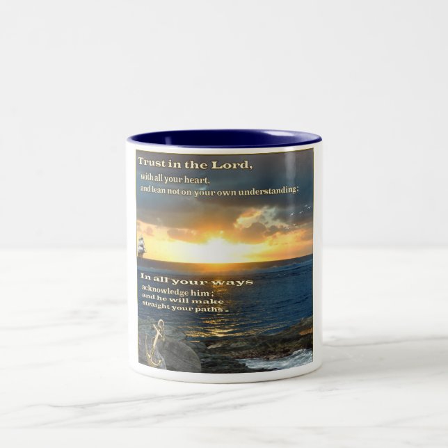 De Café Em Dois Tons Confiança no Lorde provérbios 3:5-6 caneca (Centro)