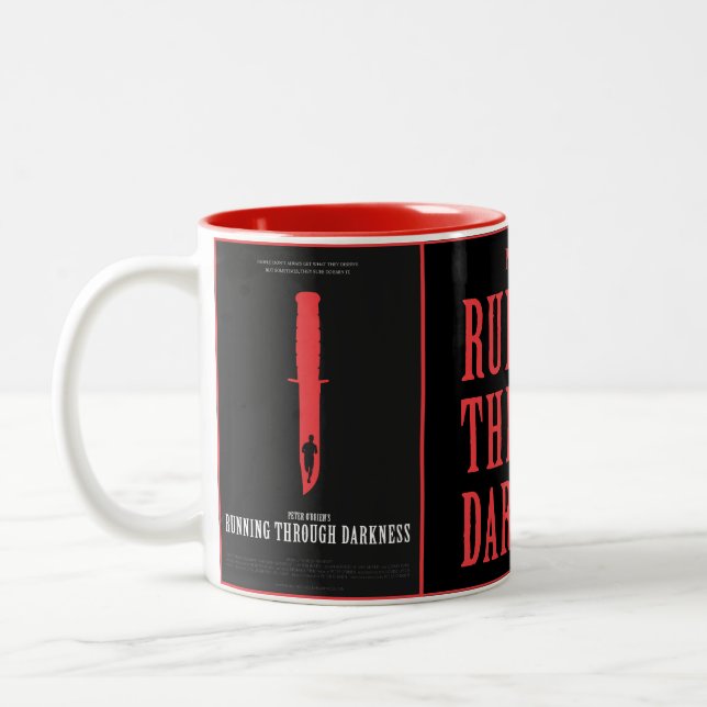 De Café Em Dois Tons Correndo Pela Caneca Escura (Esquerda)