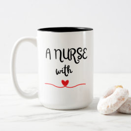 De Café Em Dois Tons Enfermeira com caneca