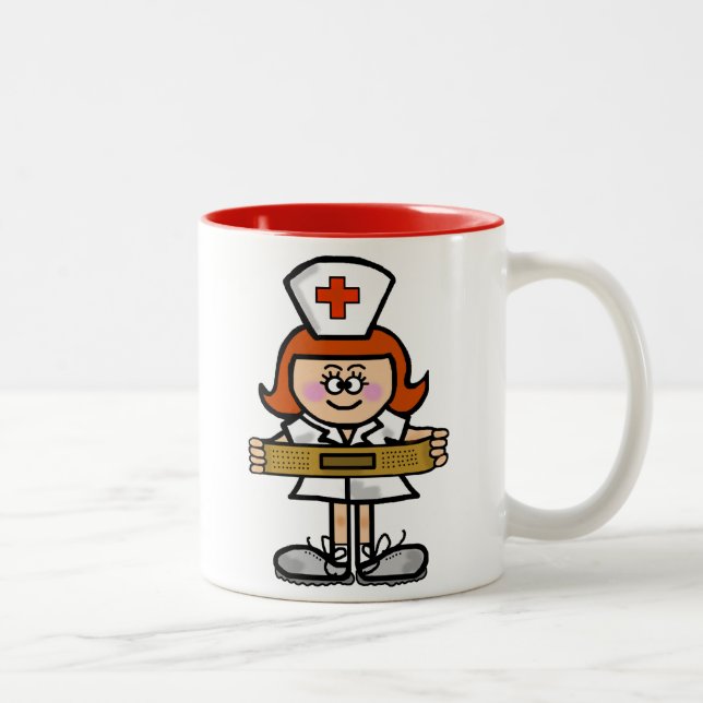 De Café Em Dois Tons Enfermeira fêmea com a caneca vermelha do cabelo a (Direita)
