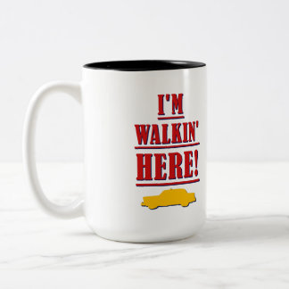 De Café Em Dois Tons Eu sou Walkin aqui! Caneca italiana/americana