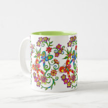 Flores e caneca da borboleta por Leslie Clair