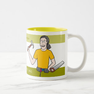 De Café Em Dois Tons Gajo com uma caneca do martelo