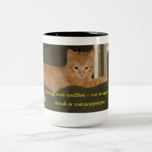 De Café Em Dois Tons Manhãs com a grande caneca do gato