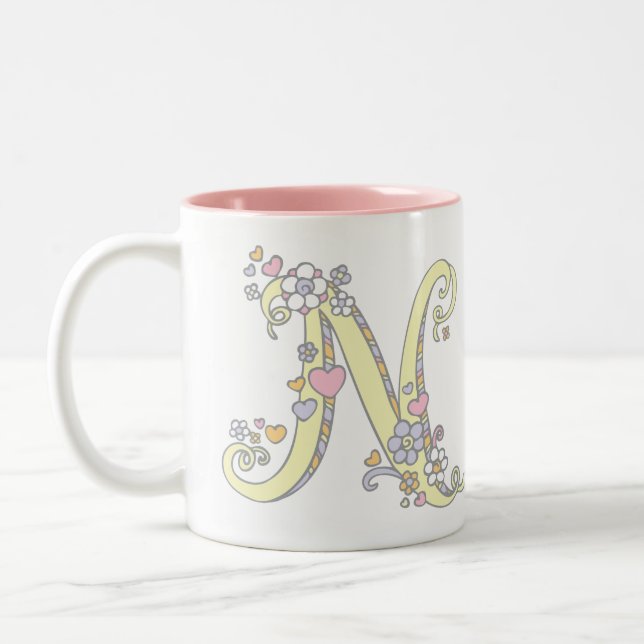 De Café Em Dois Tons Monograma decorativo N corações flores caneca (Esquerda)