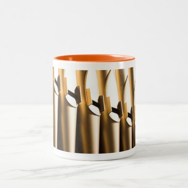 De Café Em Dois Tons O ouro conduz a caneca (Centro)