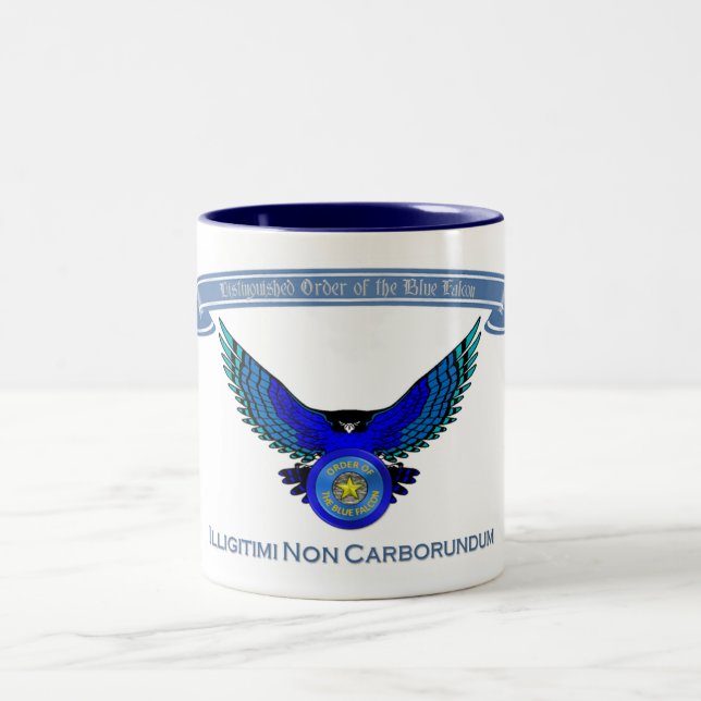 De Café Em Dois Tons Ordem da caneca azul do falcão (Centro)