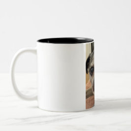 De Café Em Dois Tons Otis o cão numa caneca
