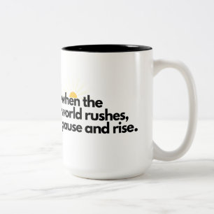 De Café Em Dois Tons Quando o mundo corre, pára e levanta caneca