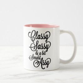 DE CAFÉ EM DOIS TONS SASSY ELEGANTE E UMA CANECA ESPERTA DO CONJUNTO DO