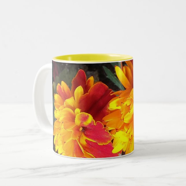 De Café Em Dois Tons Sempre na caneca do cravo-de-defunto da flor (Frente Esquerda)