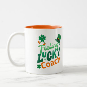 De Café Em Dois Tons Sentindo-se sortudo treinador caneca irlandesa eng
