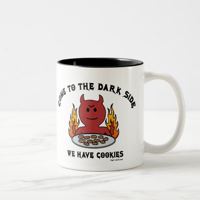 De Café Em Dois Tons Vindo à caneca do lado escuro (Direita)