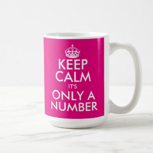 De Café Engraçado mantenha a caneca calma do aniversário