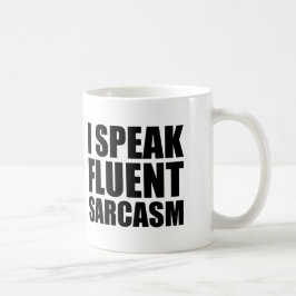 De Café Eu falo a caneca engraçada do sarcasmo fluente