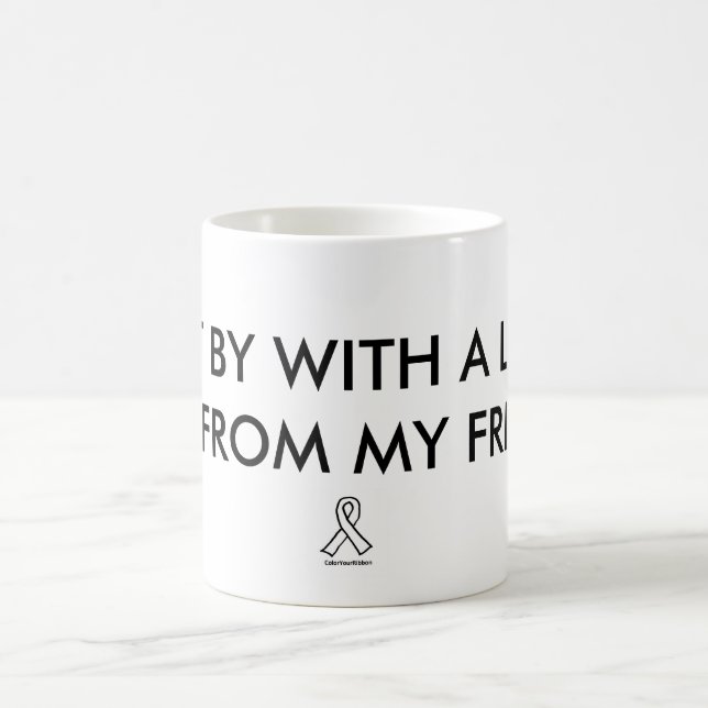 De Café "Eu obtenho perto…" caneca das citações (Centro)